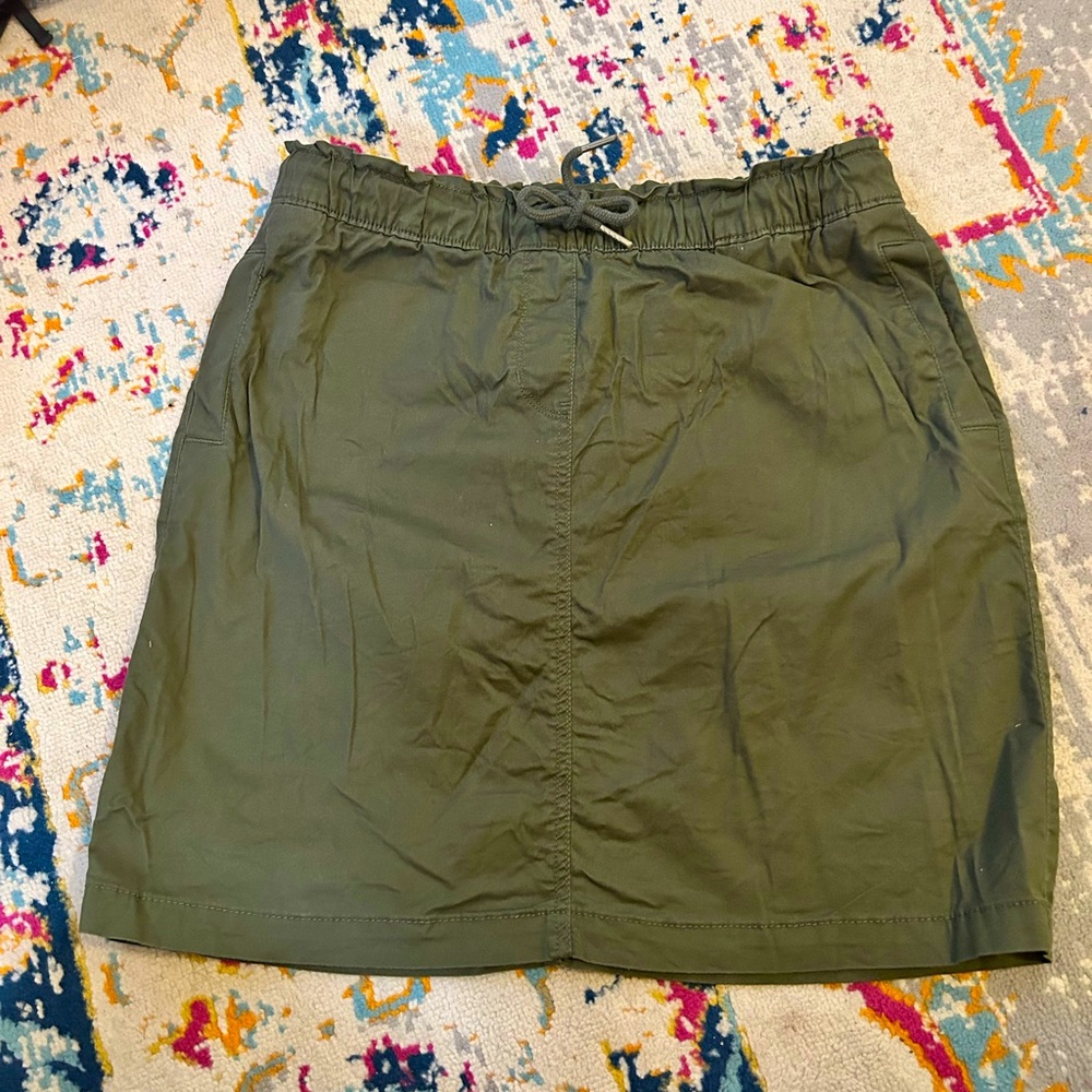 Croft & Borrow high waisted olive skirt